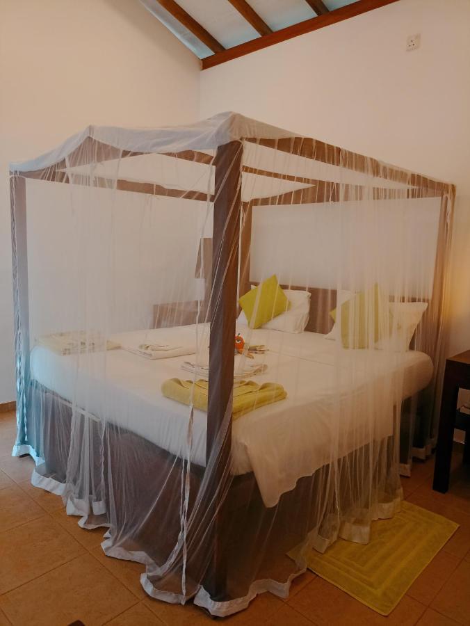 Beach House Kalukatiya - Family Villa, Seaview Room, Garden Room ดิคเวลลา ภายนอก รูปภาพ