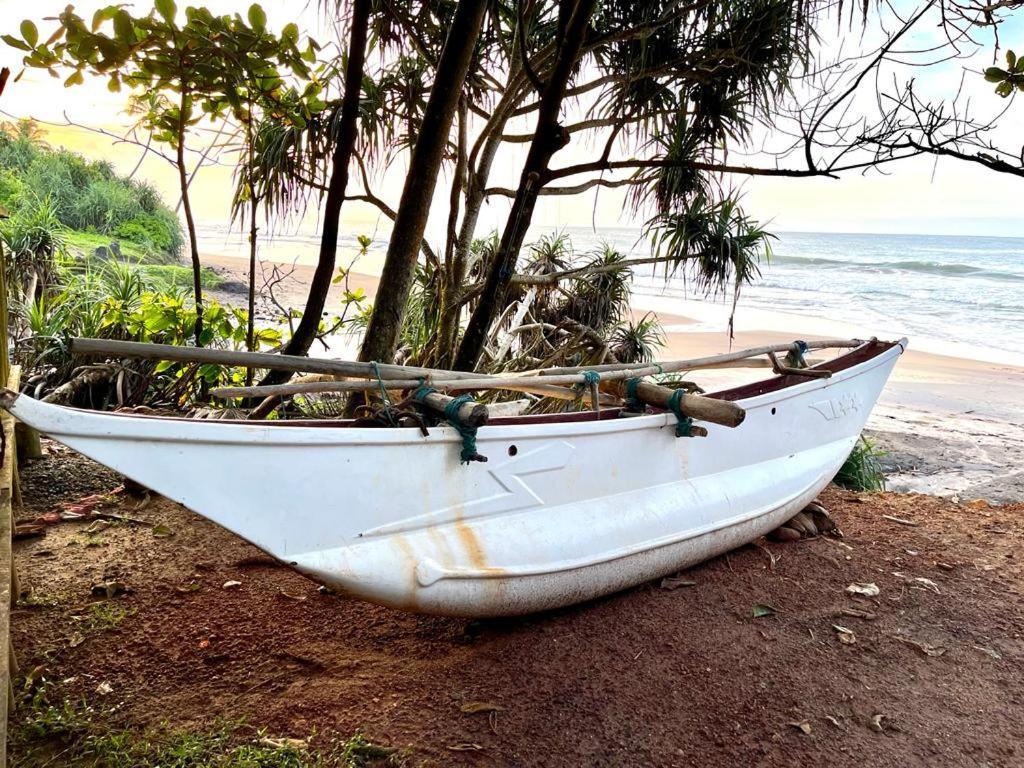 Beach House Kalukatiya - Family Villa, Seaview Room, Garden Room ดิคเวลลา ภายนอก รูปภาพ