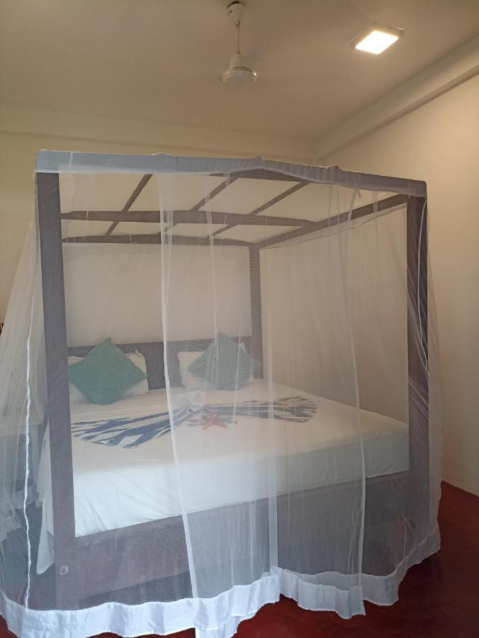 Beach House Kalukatiya - Family Villa, Seaview Room, Garden Room ดิคเวลลา ภายนอก รูปภาพ