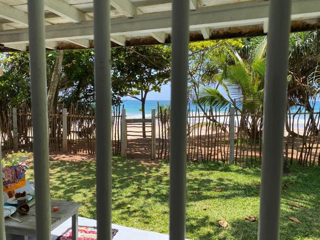 Beach House Kalukatiya - Family Villa, Seaview Room, Garden Room ดิคเวลลา ภายนอก รูปภาพ