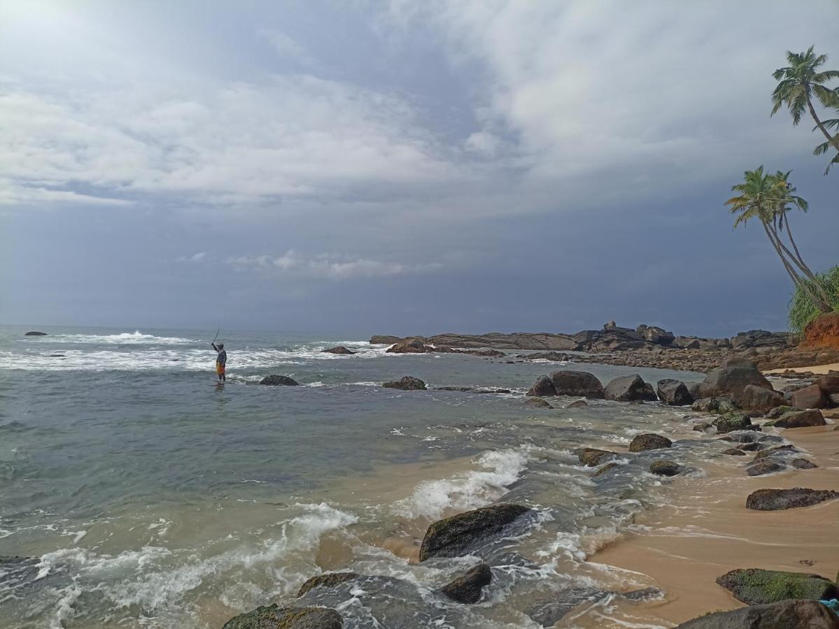 Beach House Kalukatiya - Family Villa, Seaview Room, Garden Room ดิคเวลลา ภายนอก รูปภาพ