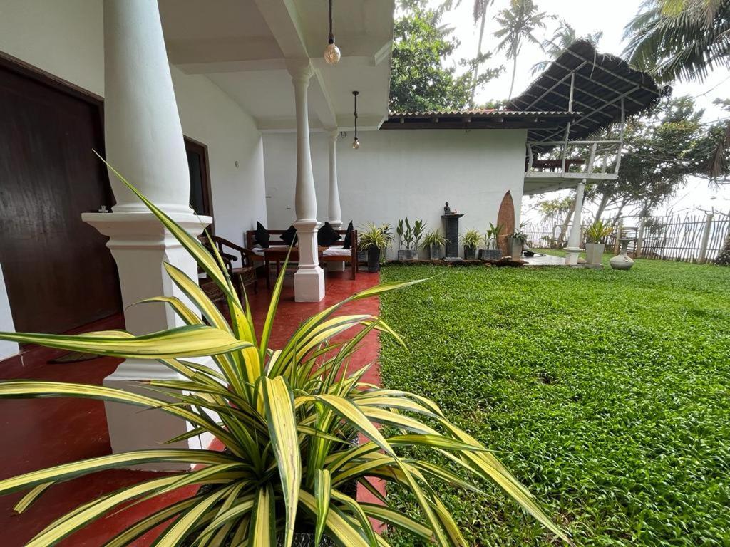 Beach House Kalukatiya - Family Villa, Seaview Room, Garden Room ดิคเวลลา ภายนอก รูปภาพ