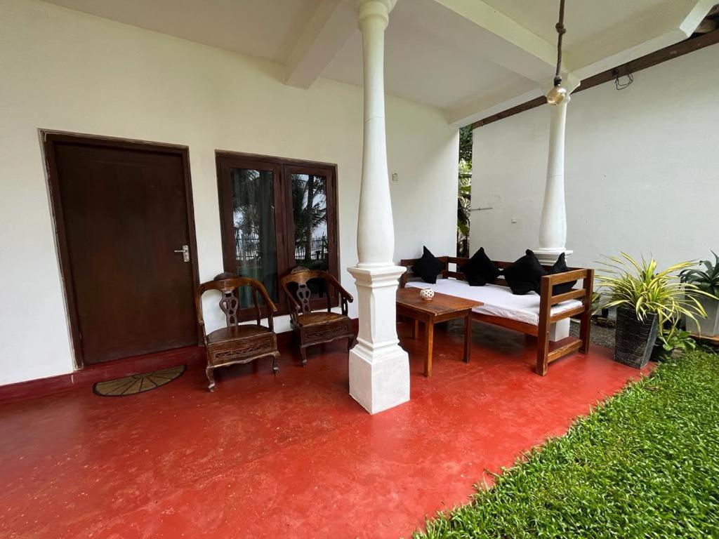 Beach House Kalukatiya - Family Villa, Seaview Room, Garden Room ดิคเวลลา ภายนอก รูปภาพ