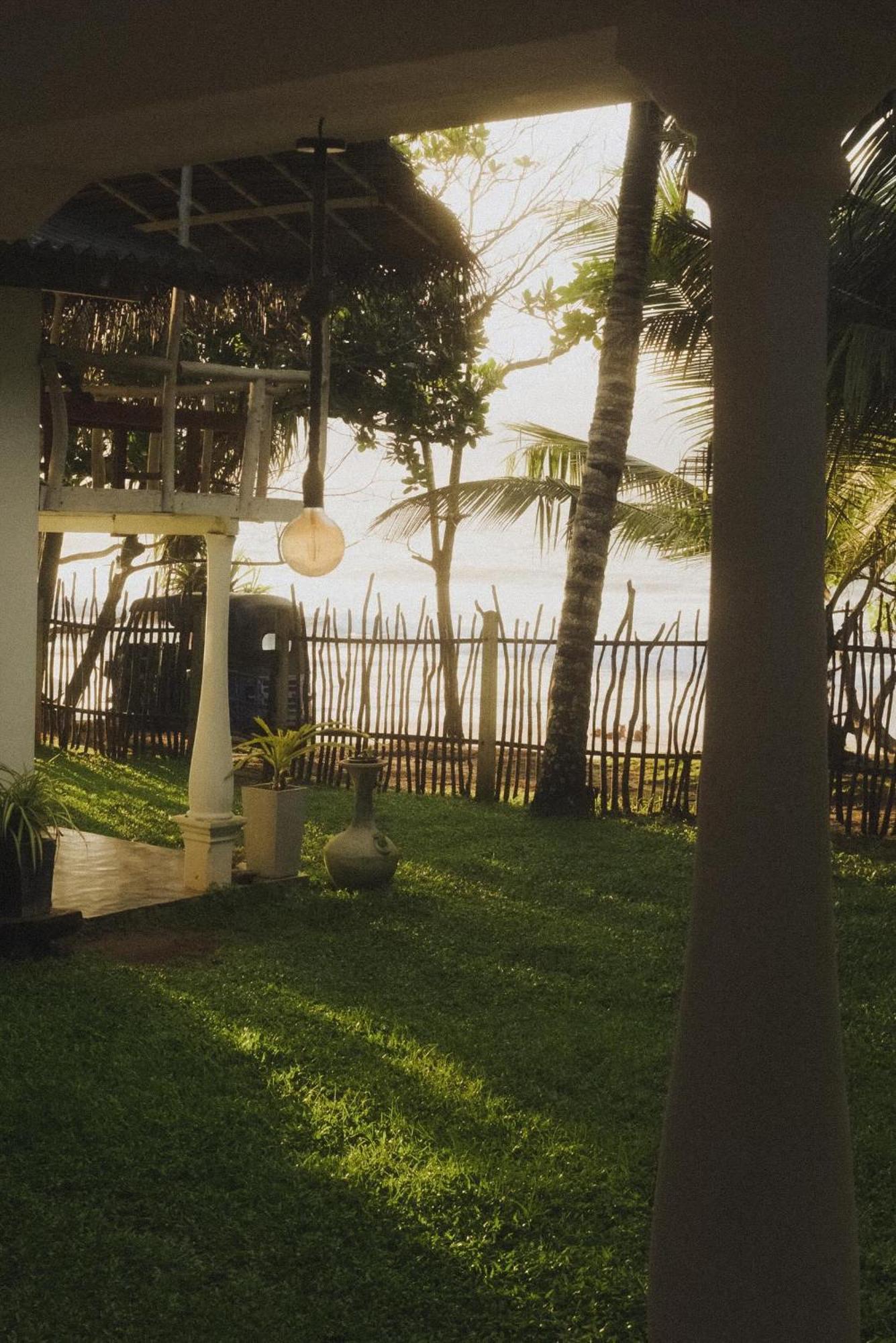 Beach House Kalukatiya - Family Villa, Seaview Room, Garden Room ดิคเวลลา ภายนอก รูปภาพ