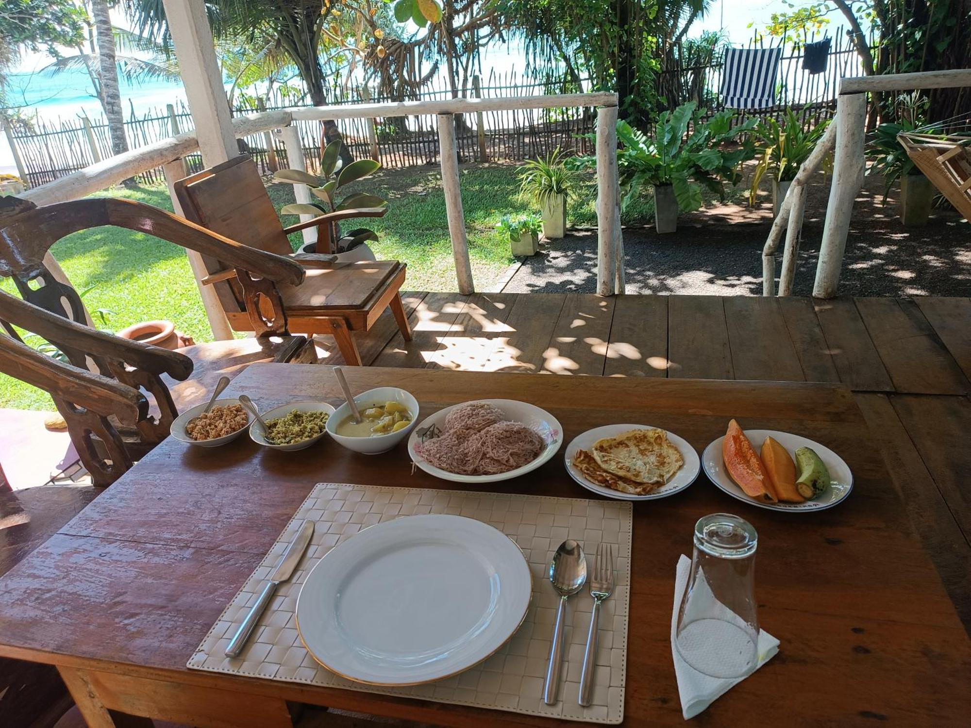 Beach House Kalukatiya - Family Villa, Seaview Room, Garden Room ดิคเวลลา ภายนอก รูปภาพ